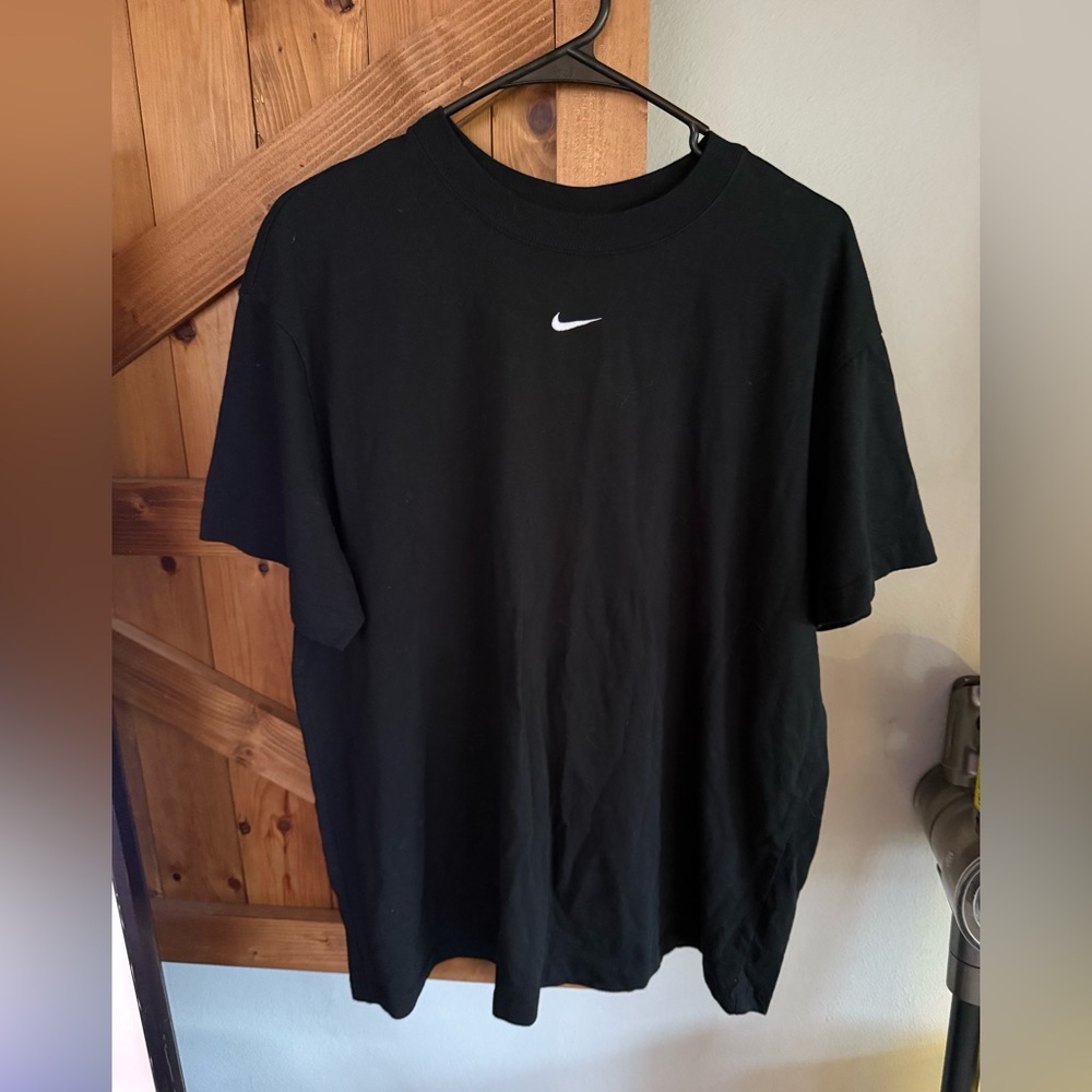 The Nike Tee Large Black